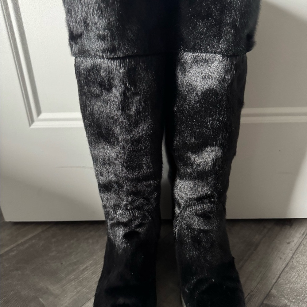 Bilodeau  Black  sea lion Fur Boots like new
